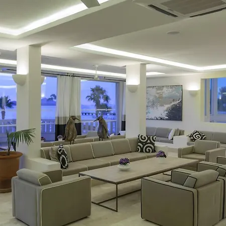 Cocos The Club 4*