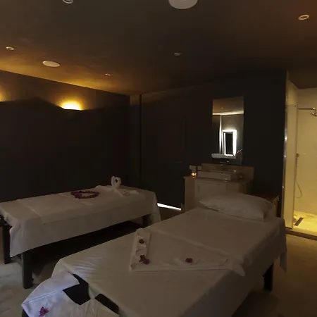 Cocos The Club 4*