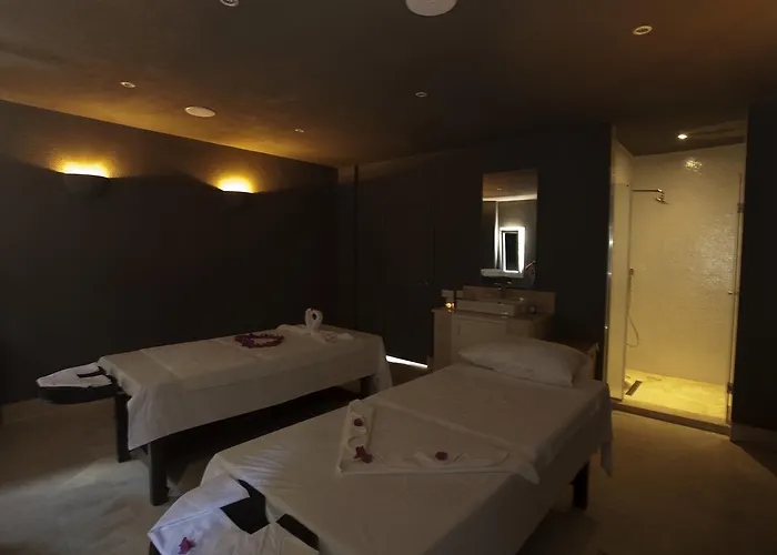 Cocos The Club 4*