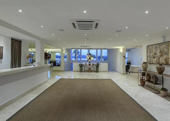 Cocos The Club 4*