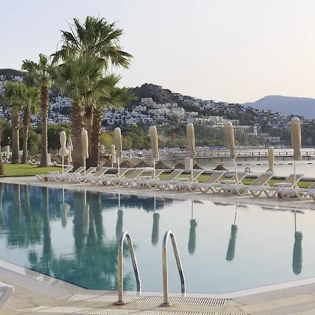 Cocos The Club Hotel 4*